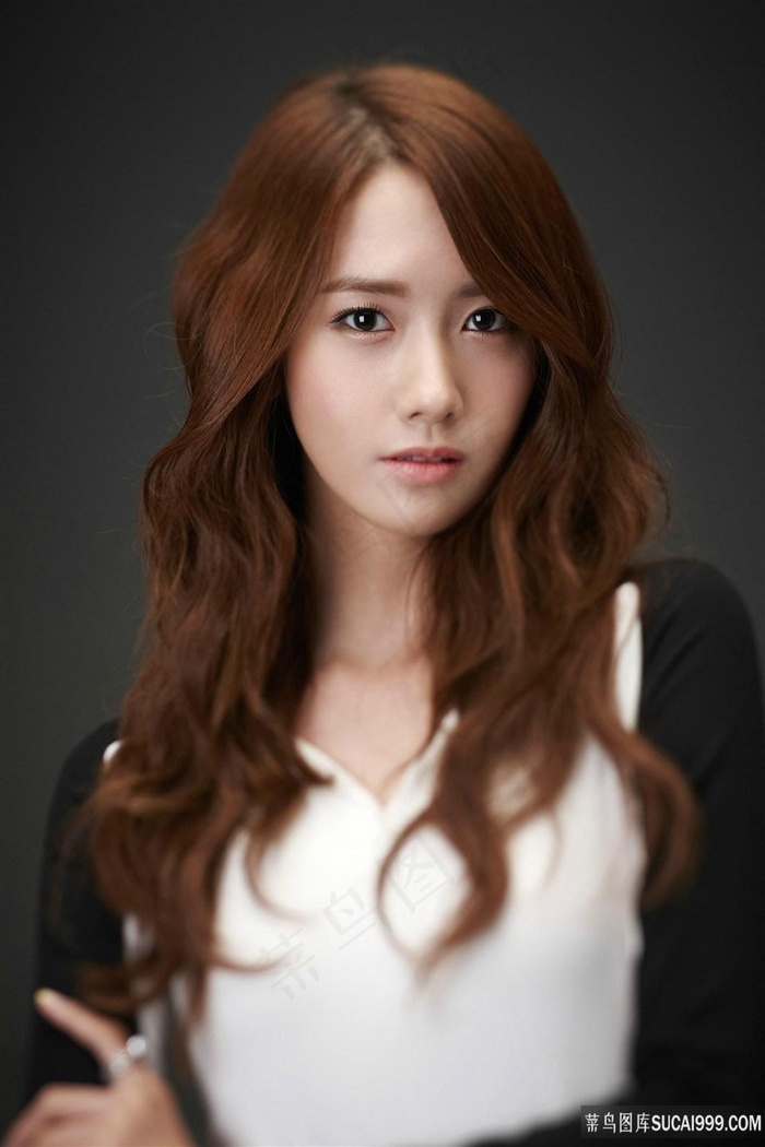 韩国当红明星美女林允儿艺术写真图片