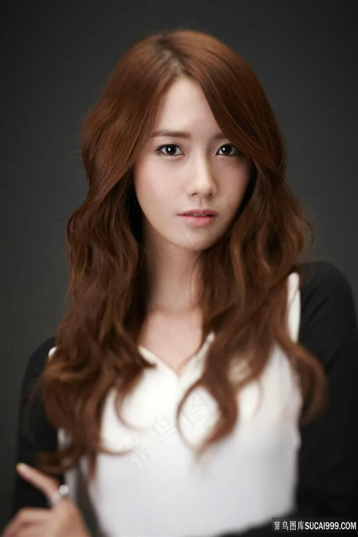 韩国当红明星美女林允儿艺术写真图片