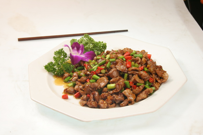 鲜椒鸡胗（鸡胗、蒜苔、小米椒）咸鲜、微辣