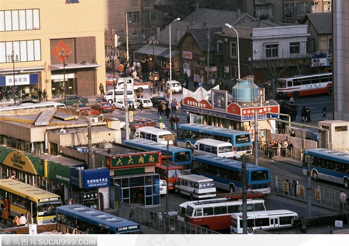 市井生活-众多公交车