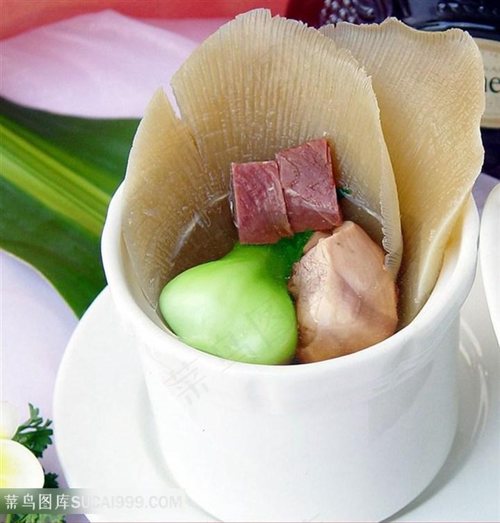 胆赤肉炖鱼翅