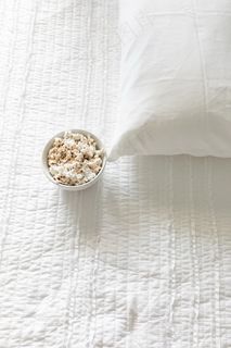 白色爆米花图片