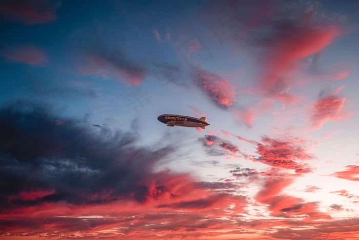 黄昏晚霞唯美天空风景图片