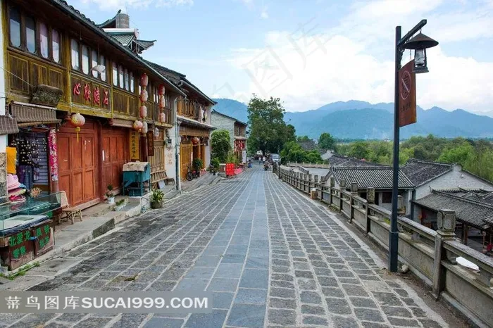 古代房屋与路灯