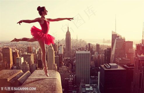 建筑物顶端跳芭蕾舞的女性