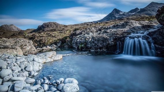 山水瀑布唯美景色