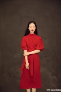 中国90新生代美女明星何雨虹艺术写真图片