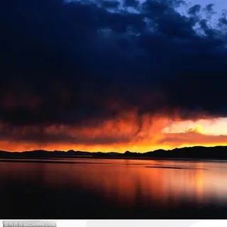 迷人霞光-一线火红的霞光