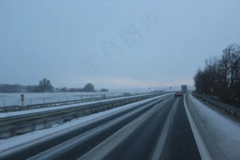 冬天的高速公路图片