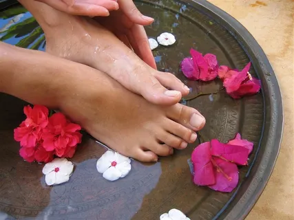 花瓣足浴洗脚图片 花瓣足浴洗脚图片