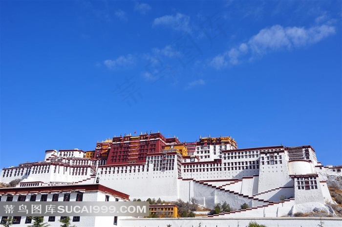 蓝天欧式建筑图