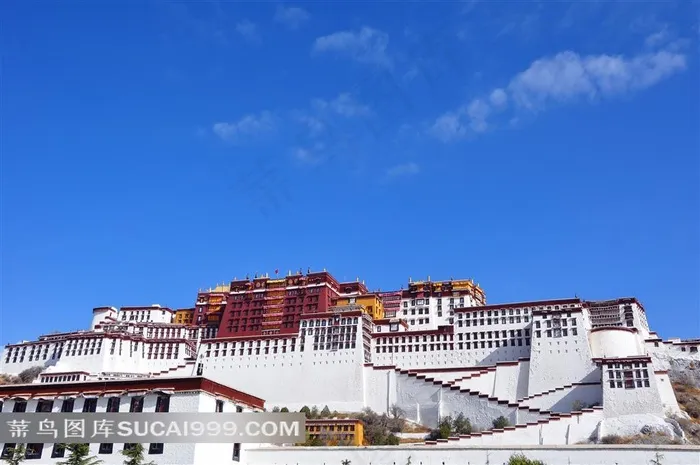 蓝天欧式建筑图