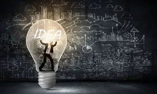 主意系列 - 正在组织想法的职员