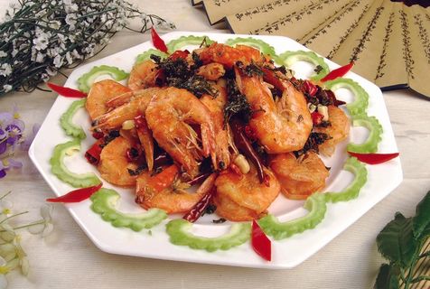 夏季苦瓜大虾摄影图