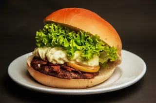 黄色美味汉堡摄影素材