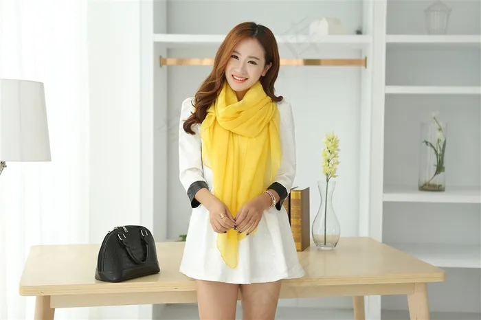 清新丝巾女模特写真图片