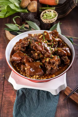 中式红烧猪手美食摄影