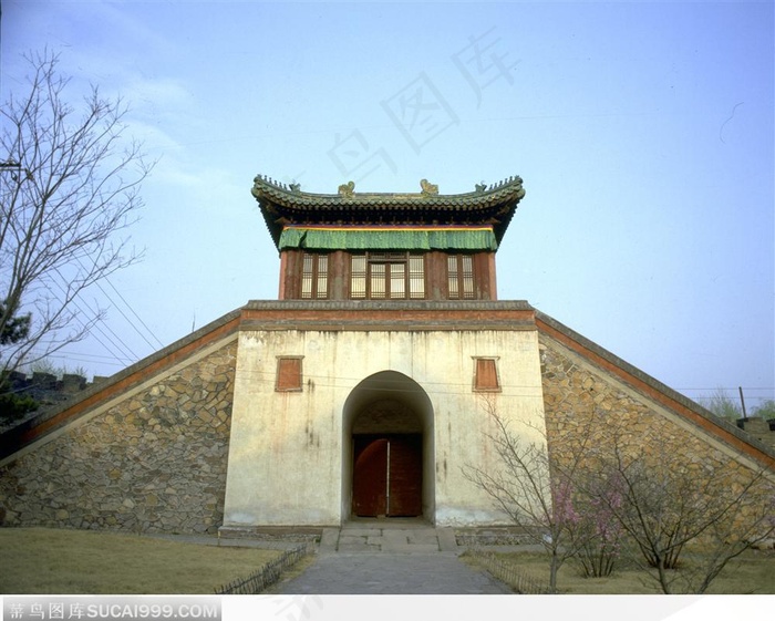 承德避暑山庄-古老的石门