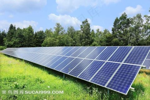 阳光下的太阳能板节能环保图片
