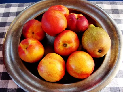 鲜红油桃图片 鲜红油桃图片