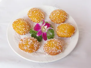 沾糖粳米球图片