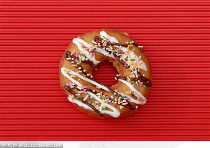 涂抹了奶油巧克力的甜甜圈