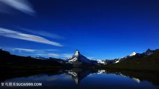 湖畔山峦美景壁纸