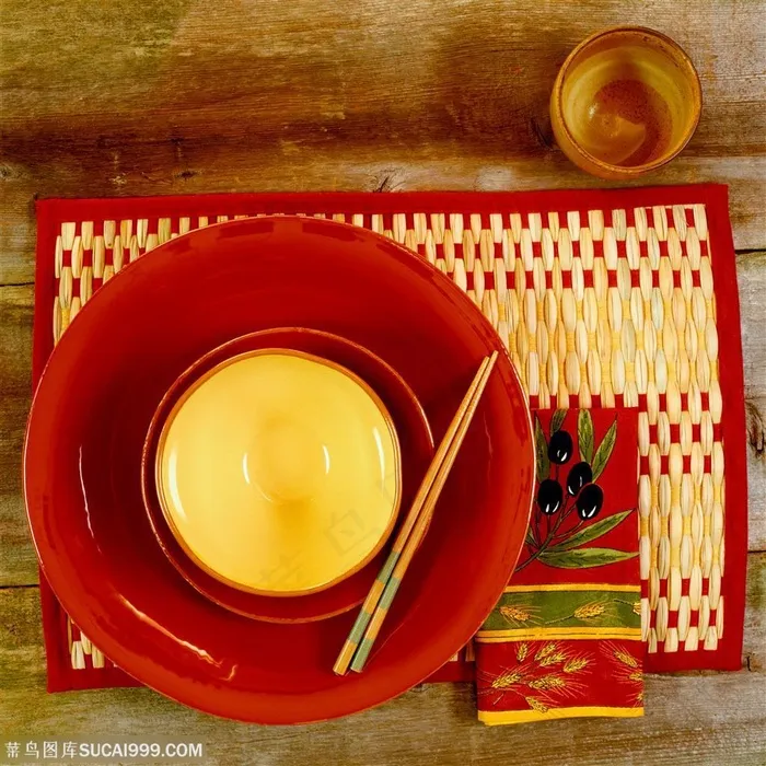 餐饮文化-摆放整齐耳朵餐具