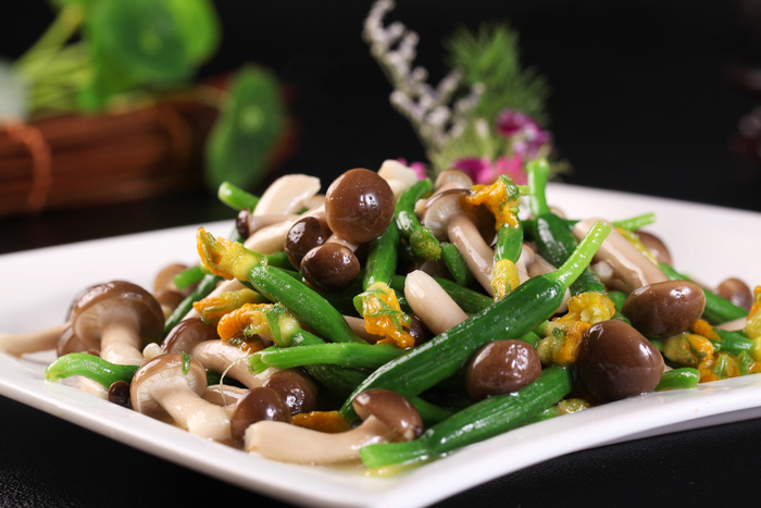 蟹味菇炒黄瓜芽 (2)