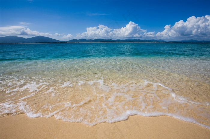 碧蓝的天空与海洋