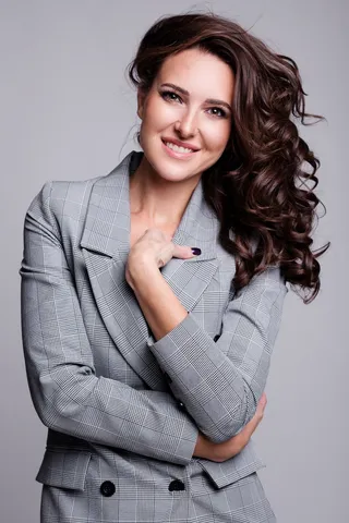 干练女总裁卷发发型图片