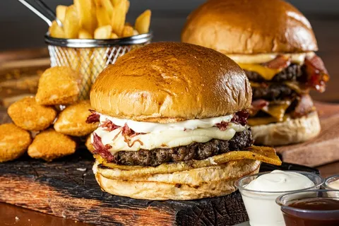 黄色美味汉堡摄影素材 黄色美味汉堡摄影素材