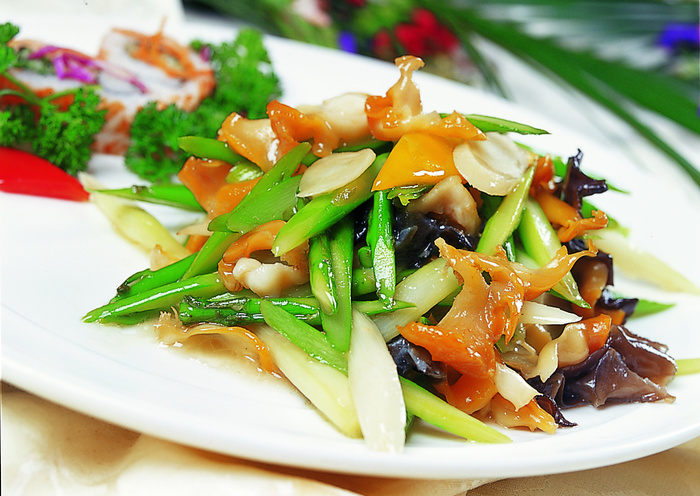  鲜人参芦笋炒螺片