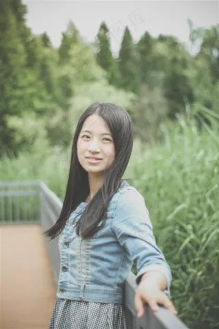 阳光少女户外高清大图