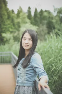 阳光少女户外高清大图 阳光少女户外高清大图