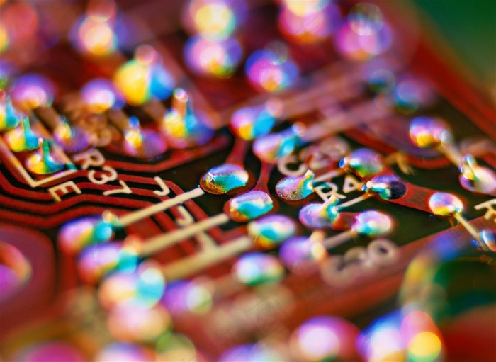 紫红色的电子主板