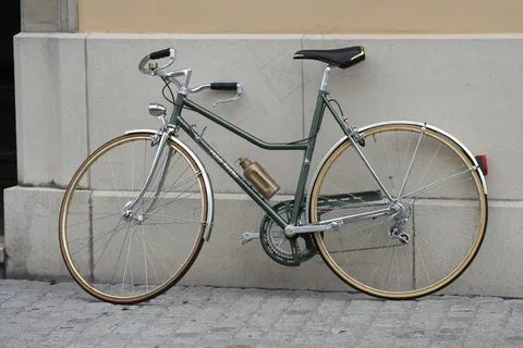 复古老式女款自行车图片