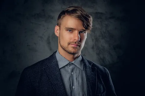 穿西装的外国帅哥高清摄影