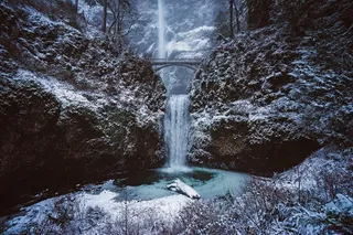 冬天瀑布图片