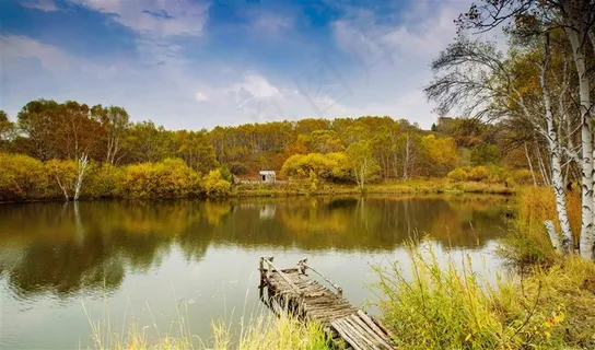 湖水碧绿澄澈 湖水碧绿澄澈