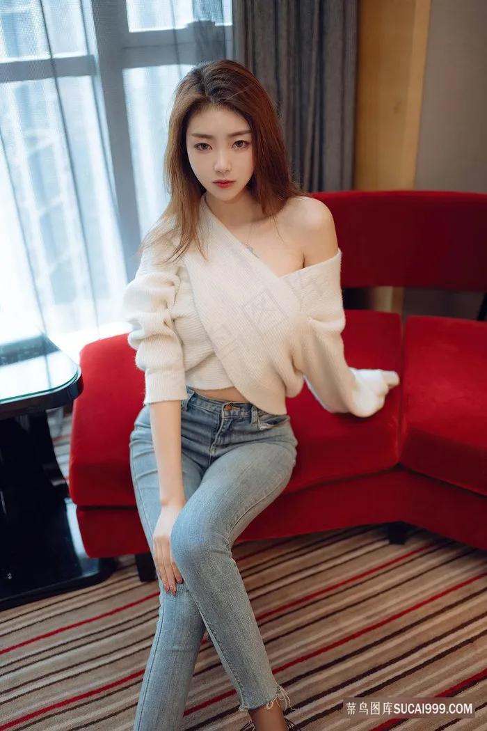 穿着牛仔裤的高清美女可樂写真图片
