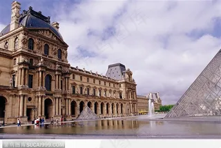 古堡 喷泉 白云 行人