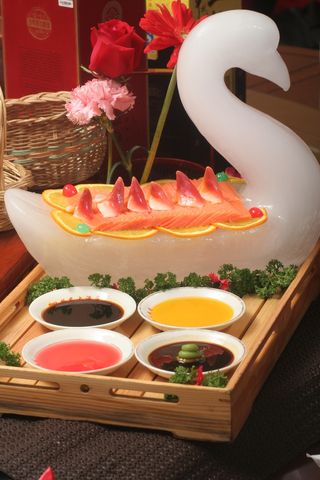 旋转 刺身三纹鱼拼北极贝 (1)