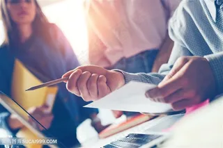 在一起工作的商务团队人物