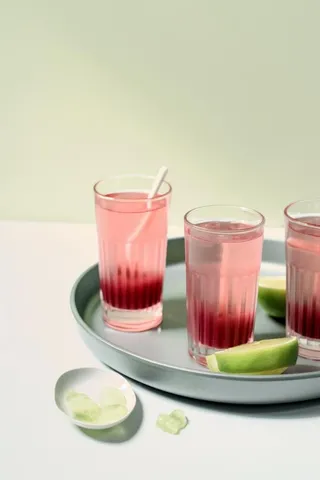 简约清爽气泡水美食背景