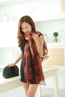 室内丝巾女模特高清图片