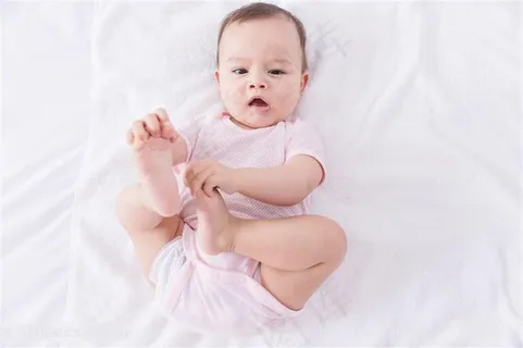 打哈欠宝宝海报