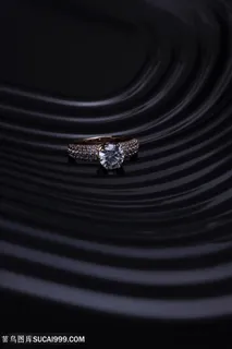 奢华钻戒黑色背景