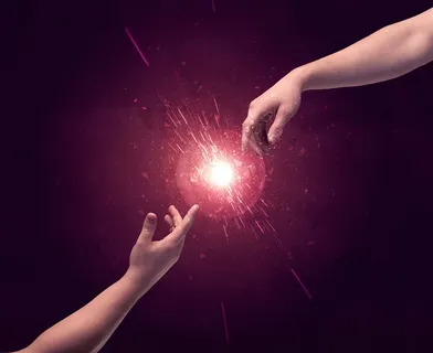 创意点击的手势双手与光效素材大图 创意点击的手势双手与光效素材大图