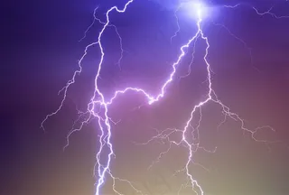 闪电星空背景高清图片